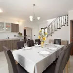Genia Ii Villa *