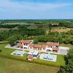 Villa Genia Ii