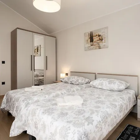 Genia Ii Holiday home *